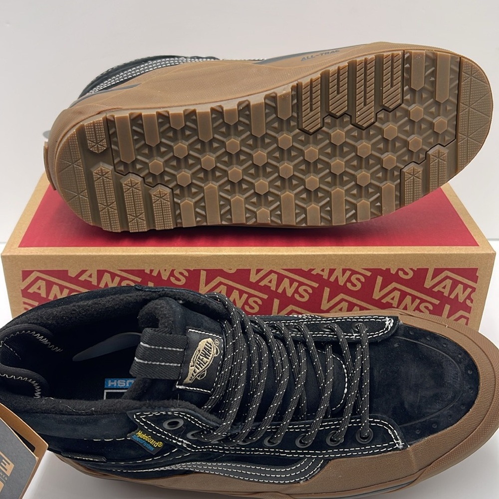 Vans Men’s Sk8-Hi Dip Mte-2
Black/Gum
VN0009QKB9M
Boots Cold Weather Sneakers - Picture 4 of 16